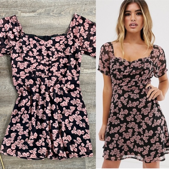 Missguided Dresses & Skirts - Missguided Floral Mini Ruched Dress